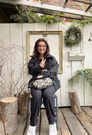 Julia Neely BA '21