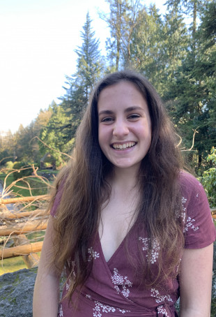 Etta Moen BA '21