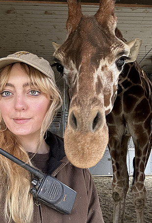 Liv posing with a giraffe.