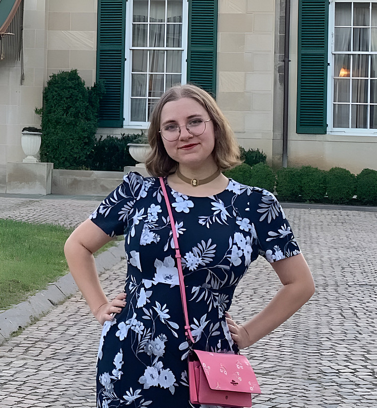 Isabel Zangoglia BA '22