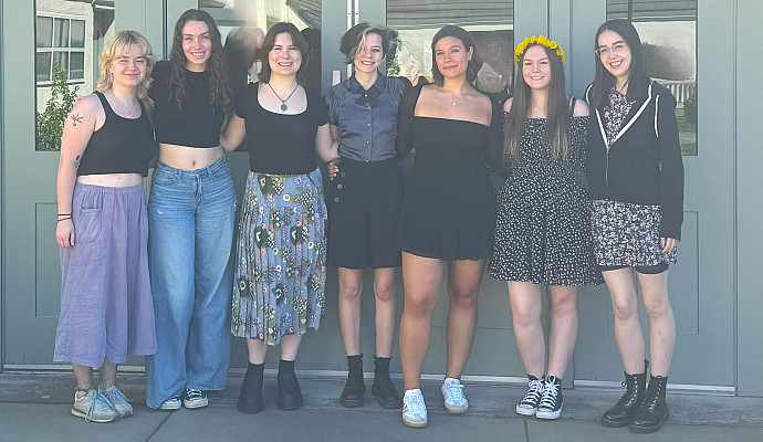 group of college students standing arm-in-arm